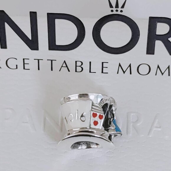 Pandora Alice in Wonderland & The Mad Hatter's Tea Party Charm Pendant with box - Picture 1 of 10